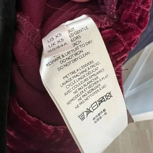 Free People Red Velvet Puff Sleeve Crop Top
Size: XS - Picture 6 of 6